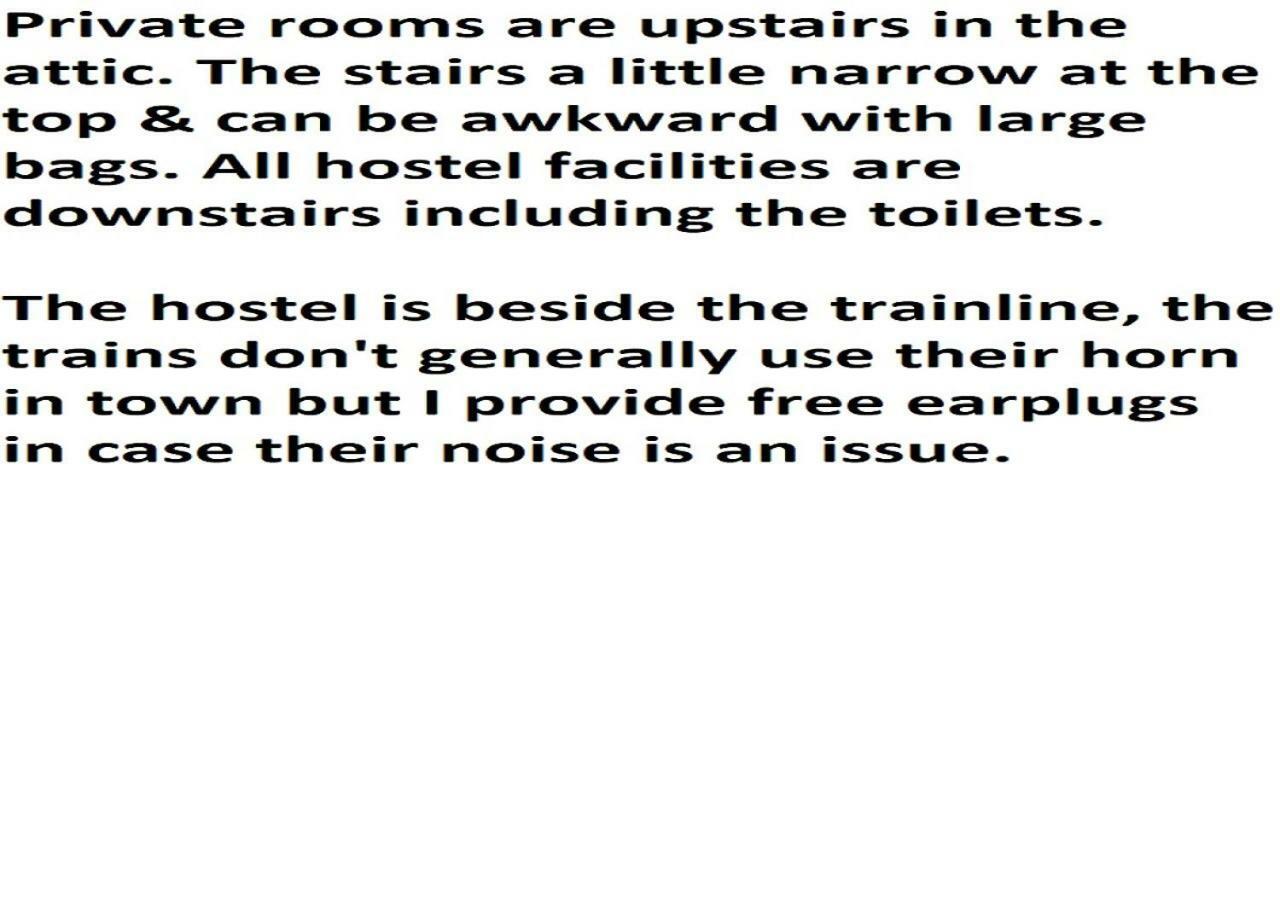 Kicking Horse Backpacker Hostel Golden Exterior photo